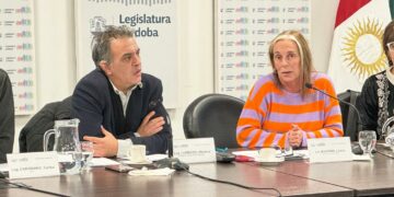 Montero asistió a la Legislatura para debatir proyectos clave