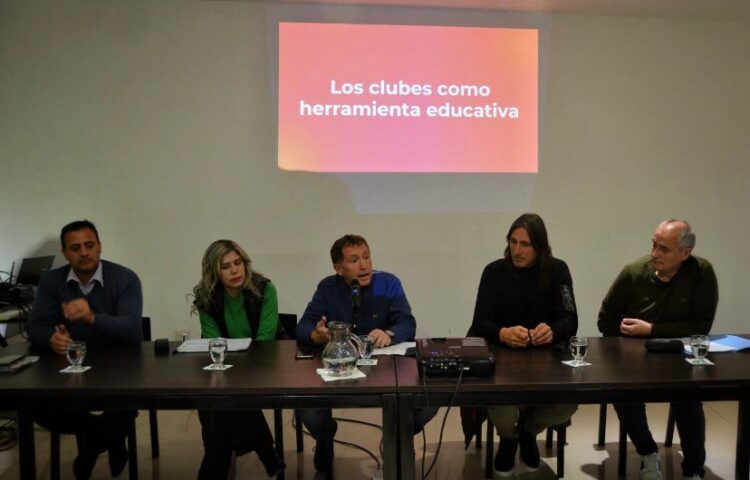 Destacan la importancia de los clubes como herramienta educativa