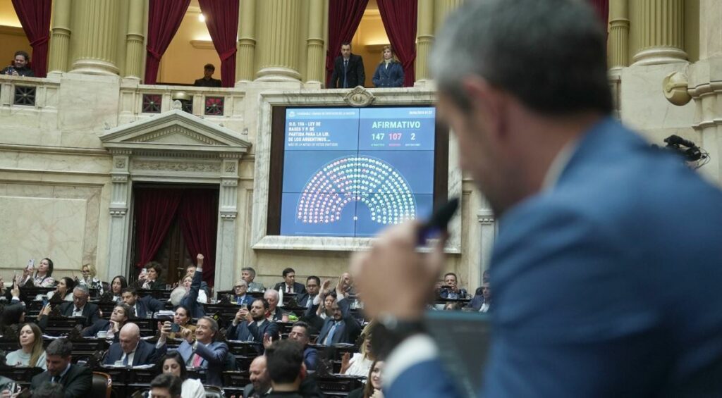 El Gobierno consiguió sus dos leyes clave: Diputados le dio la sanción definitiva a la ley Bases y el paquete fiscal