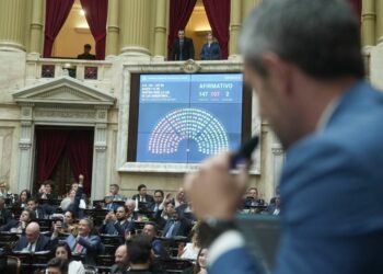 El Gobierno consiguió sus dos leyes clave: Diputados le dio la sanción definitiva a la ley Bases y el paquete fiscal