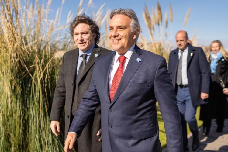 Llaryora volvió a criticar a Milei: “Este modelo causa recesión y en el tiempo no es sostenible”