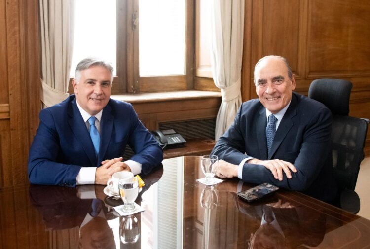 Llaryora se reunió con el flamante jefe de Gabinete en la Casa Rosada.