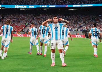 Argentina venció a Chile por la mínima y clasificó a cuartos de final