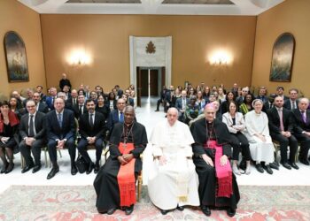 Francisco: «Los gobiernos no deben impulsar el sálvese quien pueda»