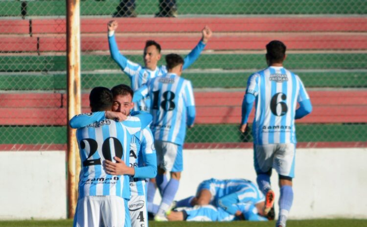 Racing goleó a Agropecuario en Carlos Casares