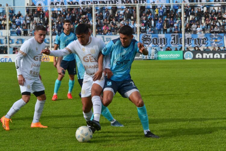 Racing perdió ante Brown de Puerto Madryn