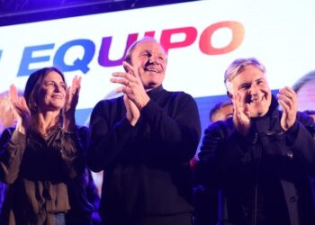 En un encendido discurso, Llaryora celebró el triunfo del «partido cordobés»