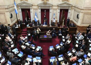 A seis meses de asumir, el Gobierno de Milei redobla la presión por la Ley Bases