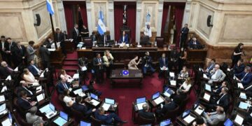 A seis meses de asumir, el Gobierno de Milei redobla la presión por la Ley Bases