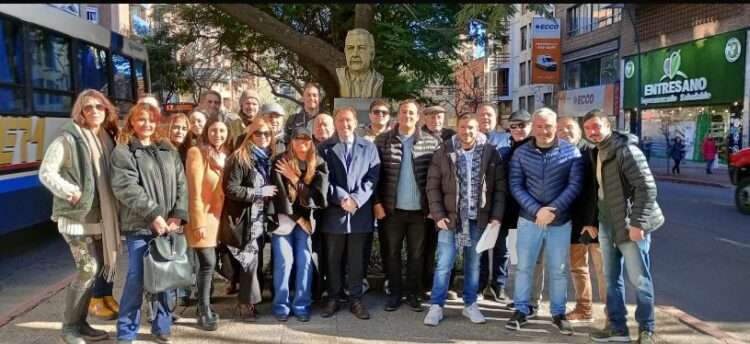 Un sector de la UCR local realizó un homenaje por el 133° aniversario del partido.