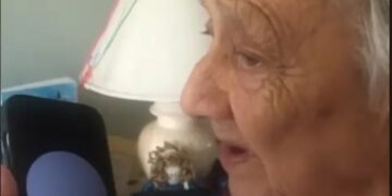 La «abuela Sarah Connor” le puso los puntos sobre las “IAs” a ChatGPT
