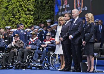 Con el rey Carlos III y Biden, se conmemoró el “Día D”