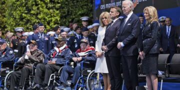 Con el rey Carlos III y Biden, se conmemoró el “Día D”