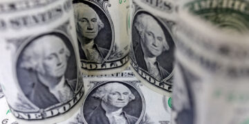 El dólar «blue» extendió su racha alcista y marcó un nuevo récord nominal