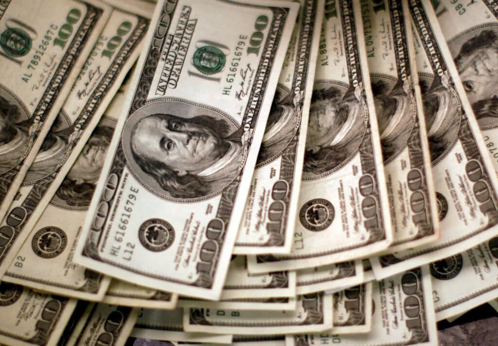 La cotización paralela del dólar subió a $ 1.455 después de dos días de baja