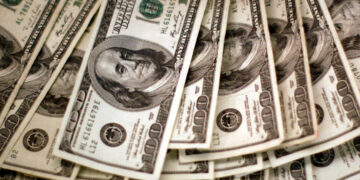 El dólar «blue» subió otros 25 pesos y la brecha cambiaria alcanzó el 56%