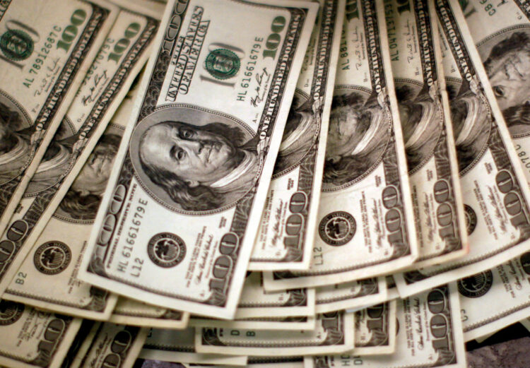 El dólar "blue" subió otros 25 pesos y la brecha cambiaria alcanzó el 56%