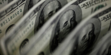 El dólar «blue» encadenó su cuarta suba consecutiva y se despega de los financieros