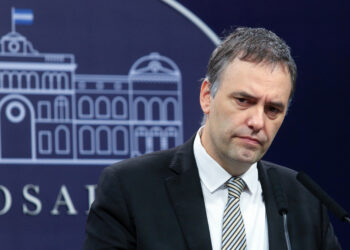 Adorni respaldó las medidas de Caputo: «No nos ocupa el dólar o el riesgo país, estamos obsesionados con el peso”