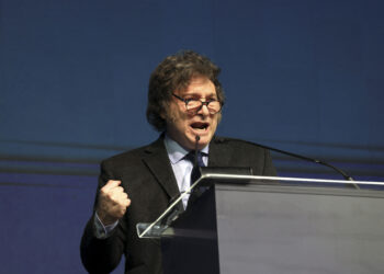 Milei y sus funcionarios viajan a Tucumán para la firma del Pacto de Mayo