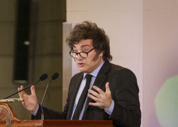 Milei tildó de traidores a Spotorno y Karagozian y los acusó de «afanarse información»