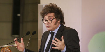 Milei tildó de traidores a Spotorno y Karagozian y los acusó de «afanarse información»