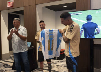 La emotiva despedida de la Selección a Di María y un regalo especial