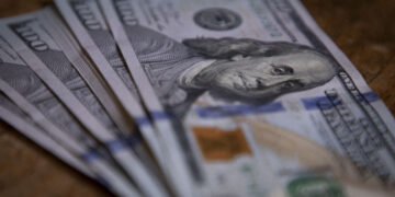 Tras los anuncios de intervención del Gobierno, el dólar «blue» cerró con una fuerte baja