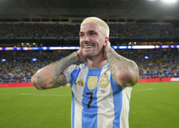 De Paul defendió a Enzo Fernández tras las críticas y apuntó a los jugadores del Chelsea