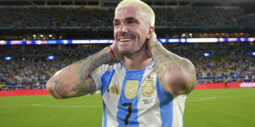 De Paul defendió a Enzo Fernández tras las críticas y apuntó a los jugadores del Chelsea