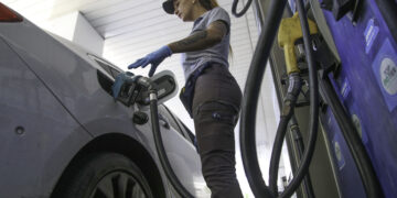 La nafta y el gasoil volverán a subir un 3% promedio desde este jueves