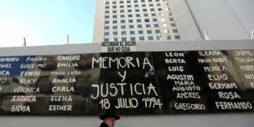 Se promulgó la ley que declara el 18 de julio como Día de Duelo nacional por las víctimas del atentado a la Amia