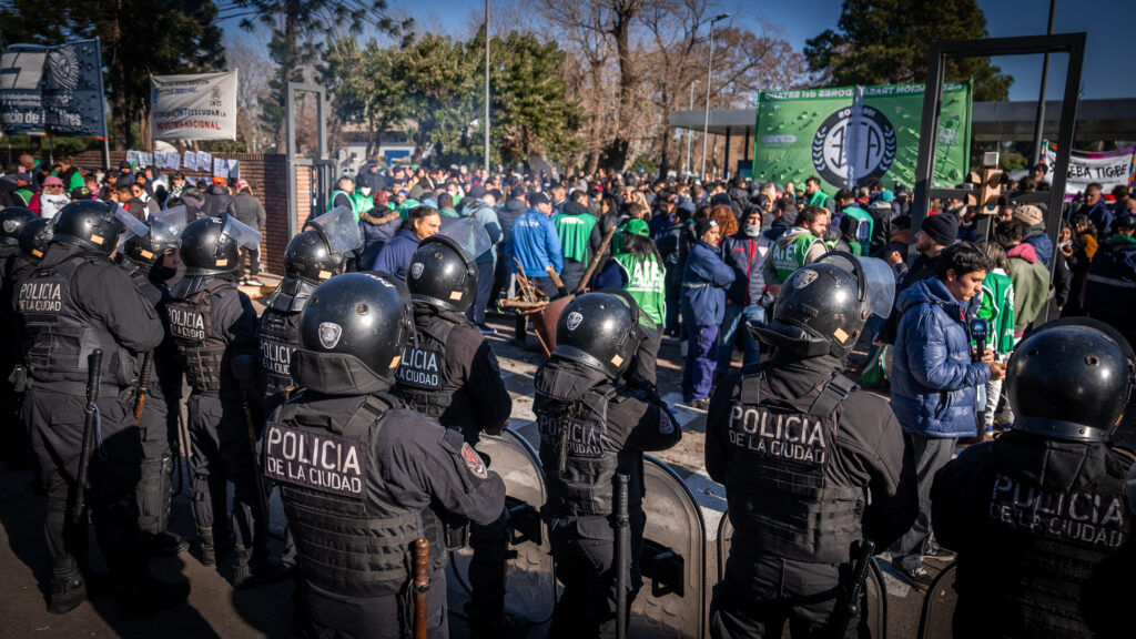 Diputados presentan un proyecto de "repudio a la represión y despidos en el Inti y el Posadas"