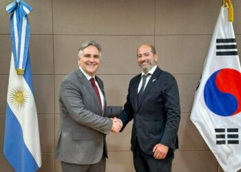 Llaryora busca inversiones y nuevos mercados en Asia