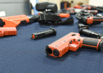 Por disposición del Gobierno, las Fuerzas Policiales y de Seguridad deberán usar armas no letales