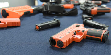 Por disposición del Gobierno, las Fuerzas Policiales y de Seguridad deberán usar armas no letales