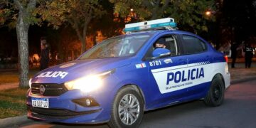 Tres niños de entre 8 y 13 años robaron cables de un local de Tarjeta Naranja y de un domo policial