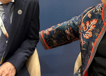 El llamativo detalle en la foto de Georgieva y Caputo que explotó en redes