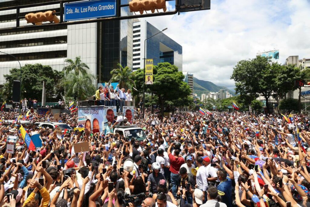 Masiva movilización opositora encabezada por González Urrutia y Machado en Caracas