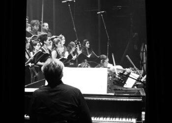 Un grupo coral festeja dos décadas en escena