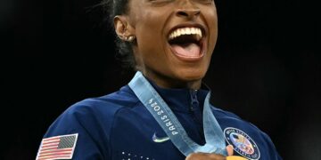 Simon Biles sumó su quinta presea de oro en gimnasia artística