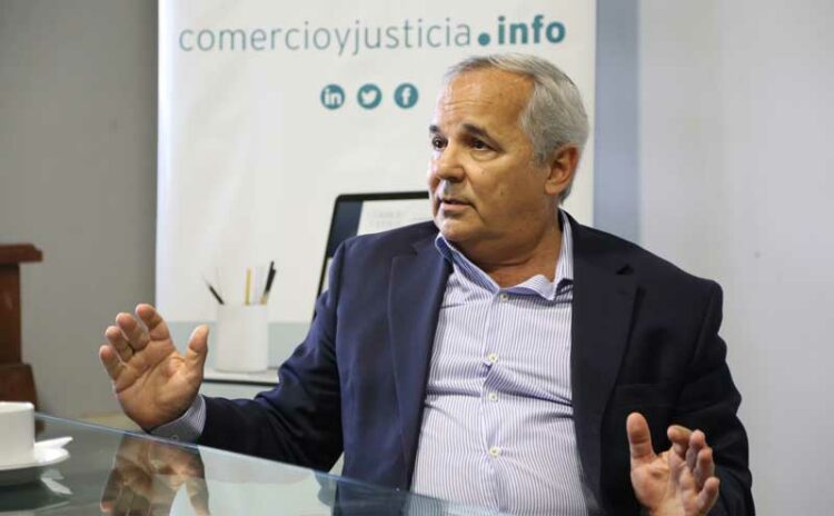 Simonella criticó el plan económico de Caputo