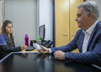 Llaryora se realizó el Narcotest obligatorio en el hospital San Roque