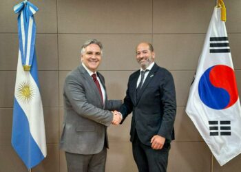 Llaryora en Corea del Sur estrecha los lazos comerciales y busca promover inversiones