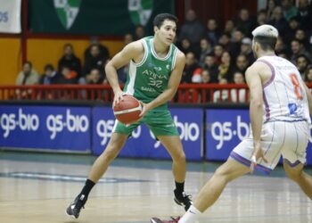 Atenas anunció la renovación de Carlos Buemo