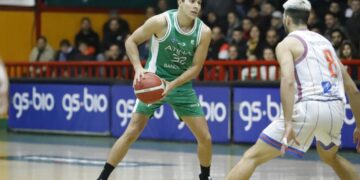 Atenas anunció la renovación de Carlos Buemo