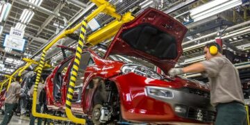 La producción de automóviles cayó un 40% frente a junio del 2023