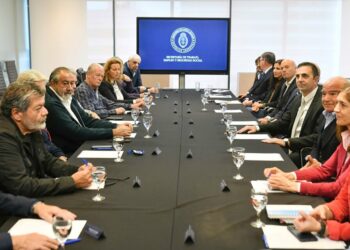 Cara a cara con la CGT por la reforma laboral y el piso de Ganancias