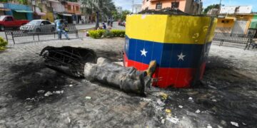 Maduro se niega a mostrar las actas electorales y escala la tensión social en Venezuela