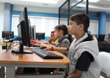 Cinco consejos para que los niños naveguen de forma segura en internet: cuatro juegos